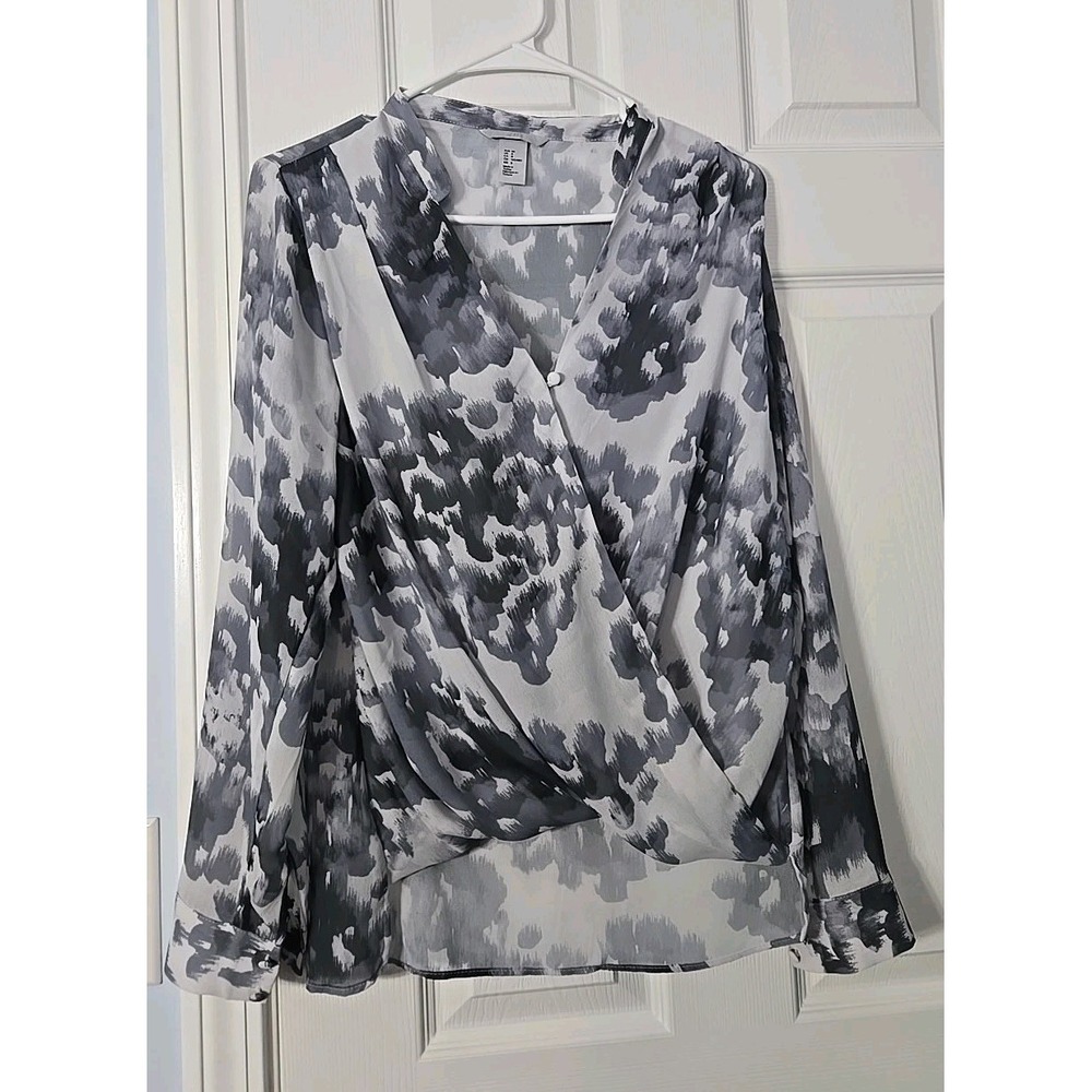 H & M Womans Blouse Long Sleeve Size 8 Grey & White Sheer